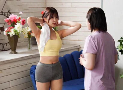 Em gái xinh đẹp tập yoga cùng bạn rồi bị nện
