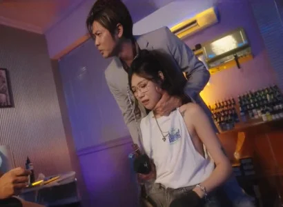 Nữ chủ tiệm bị cưỡng hiếp bởi tập thể
