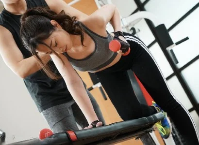 Anh PT số hưởng và người phụ nữ thiếu thốn tình dục địt nhau