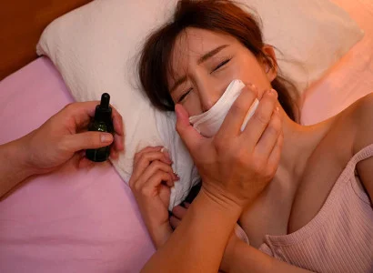 Người đàn ông dùng thuốc mê làm cô em họ xinh đẹp bất tỉnh rồi quan hệ